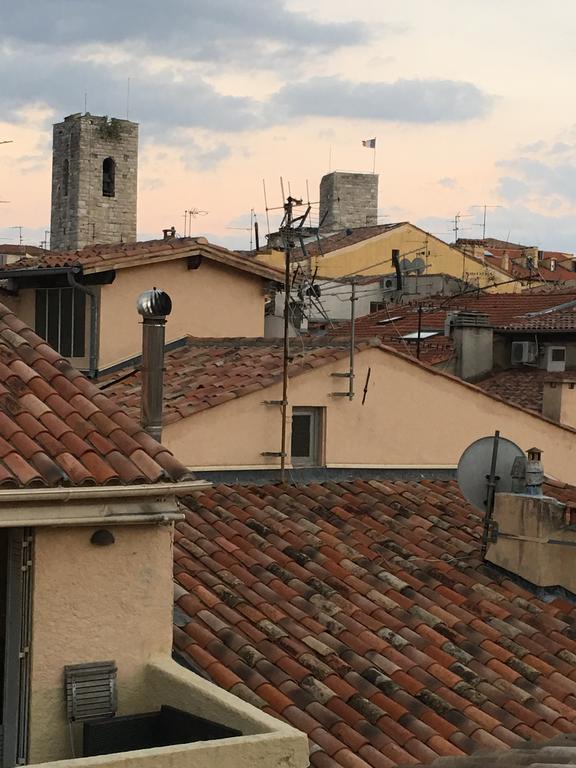 Apartmán Light Filled Penthouse In Old Antibes. Heart Of The Riviera Exteriér fotografie