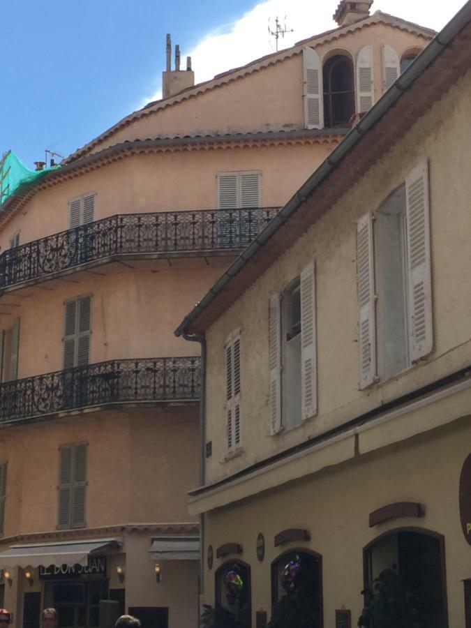 Apartmán Light Filled Penthouse In Old Antibes. Heart Of The Riviera Exteriér fotografie